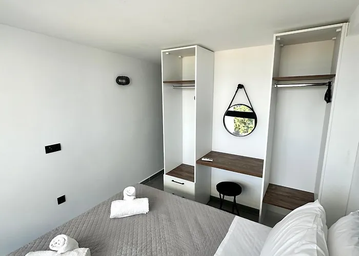 Apartment Flaneur *